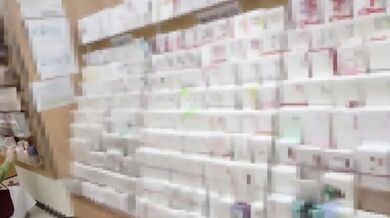 商城抄底偷窥豪乳少妇